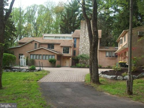 2860 Knight Ln, Huntingdon Valley, PA 19006-4314