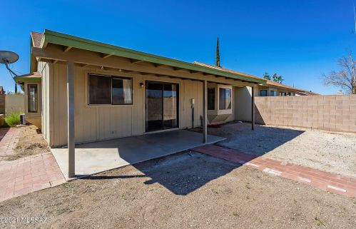 9961 Desert Aire Dr, Tucson AZ 85730-3803 exterior