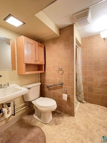 5189 Arrowhead Rd, Duluth MN 55803-2403 exterior