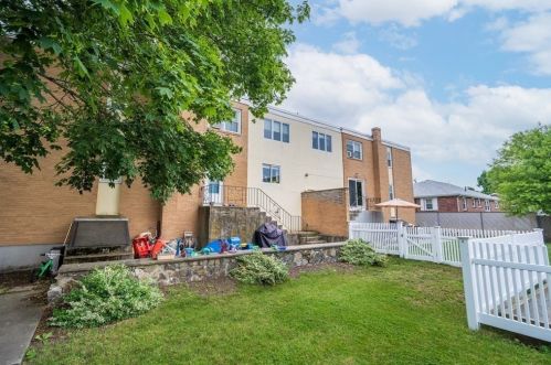 69 Silver Lake Ave, Newton MA 02458-1110 exterior