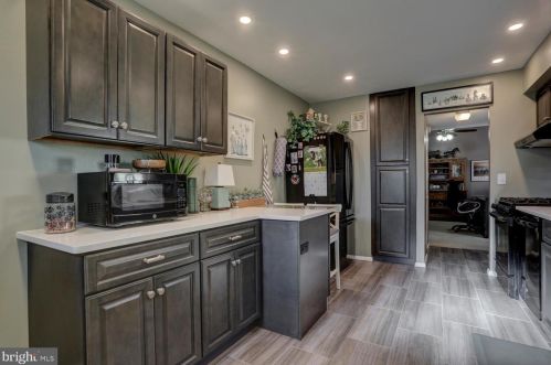 153 Valleybrook Dr, Lancaster PA 17601-4618 exterior