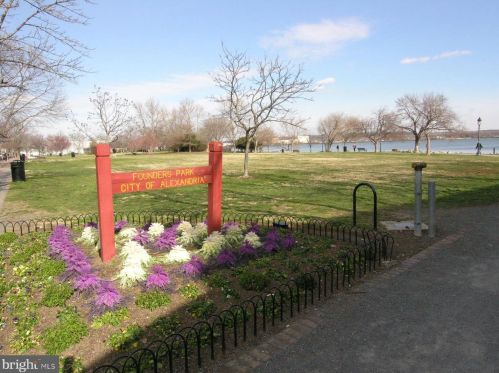 800 Saint Asaph St, Alexandria VA  22314-1718 exterior