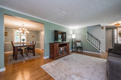 564 Sunset Dr, Pittsburgh PA  15228-2550 exterior