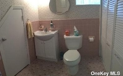 144 Carpenter St, Valley Stream NY 11580-4403 exterior