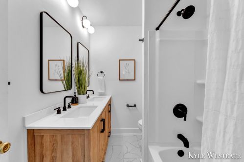 607 Hawthorne St, Grand Rapids MI 49503-3411 exterior