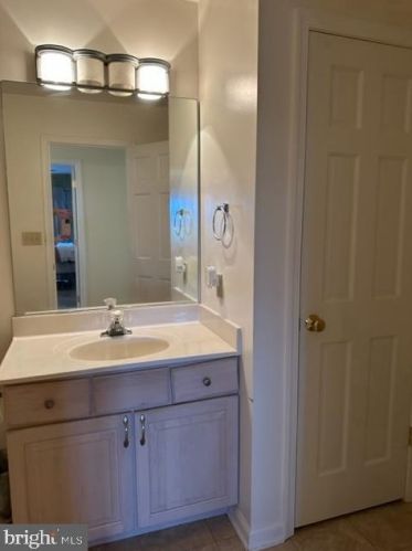 381 Thornhill Dr, Hanover PA  17331-7976 exterior