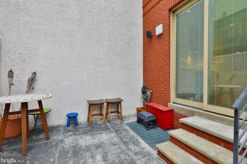 833 Bainbridge St, Philadelphia PA  19147-2009 exterior