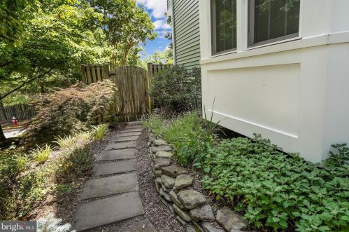 6477 Brick Hearth Ct, Alexandria, VA 22306-3312