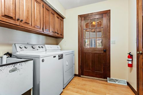 11830 Waterford Ave, Milwaukee WI  53228-1863 exterior