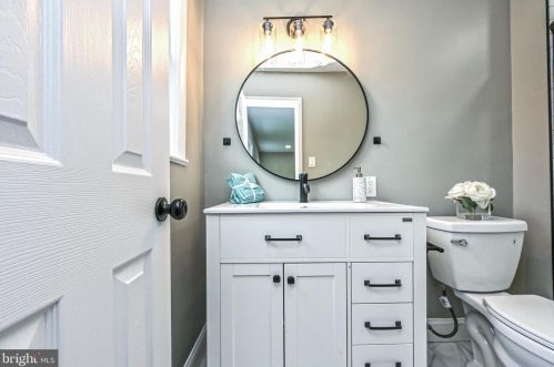 2002 Belle View Blvd, Alexandria VA 22307-1360 exterior