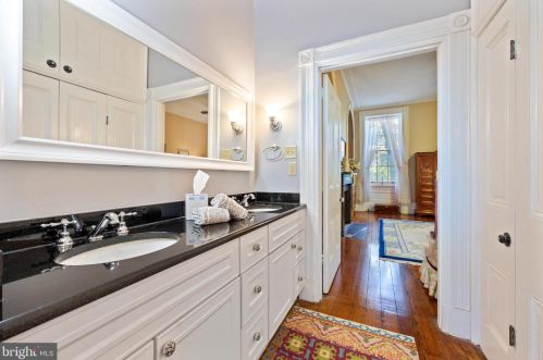 1016 Clinton St, Philadelphia PA 19107-6017 exterior