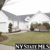 10 Herrels Cir, Huntington Station, NY 11747-4247