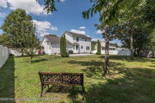 52 Pelican Dr, Berkeley Township NJ 08721-1654 exterior