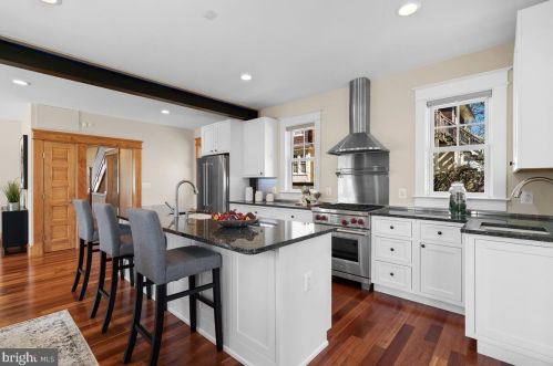 7105 Carroll Ave, Silver Spring MD 20912-4637 exterior