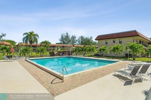 21915 Lake Forest Cir, Boca Raton FL  33433-3333 exterior