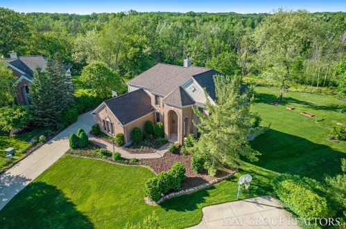 2326 Arbor Tree Ct, Grand Rapids MI 49546-8506 exterior