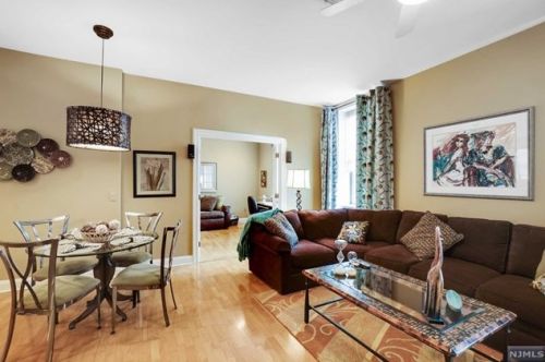 5201 Rio Vis Dr, Mahwah NJ 07430-4510 exterior