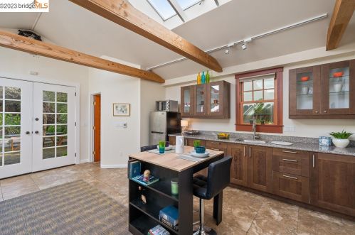 2122 Sacramento St, Berkeley CA 94702-1905 exterior