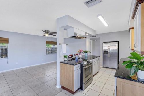 852 96 Ave, Naples FL 34108-2460 exterior