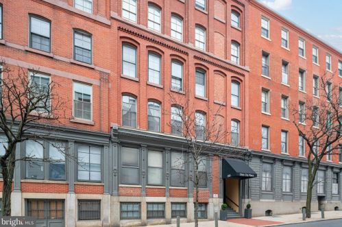 205 4th St, Philadelphia PA 19106-1855 exterior