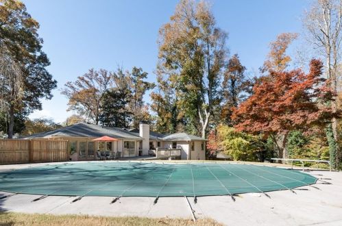 2519 Clairmont Rd, Atlanta GA 30329-2713 exterior