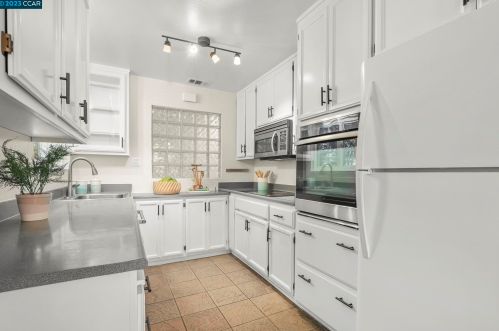 1872 Queens Rd, Concord CA  94519-1722 exterior