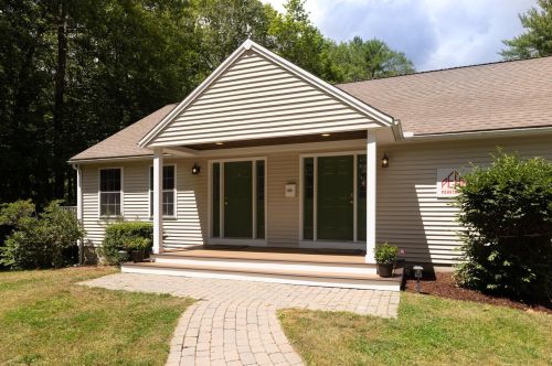 156 Old Concord Tpke, Barrington NH 03825-5153 exterior