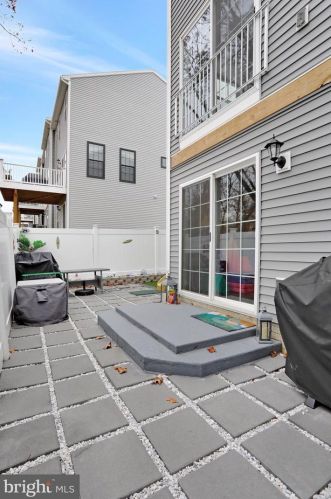 77 Overlook Dr, Hanover PA 17331-9136 exterior