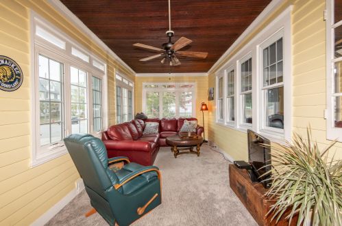 2905 Hackett Ave, Milwaukee WI 53211-3442 exterior