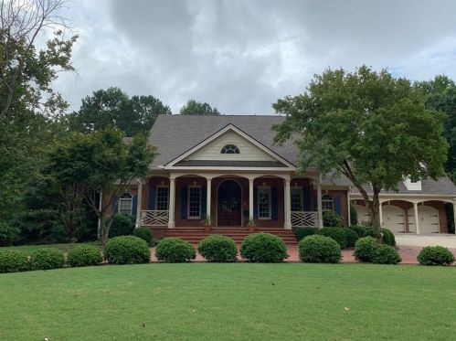 2042 Innsfail Dr, Lithonia, GA 30078-5612