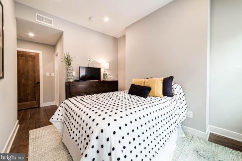 1011 Duke St, Alexandria VA 22314-3402 exterior