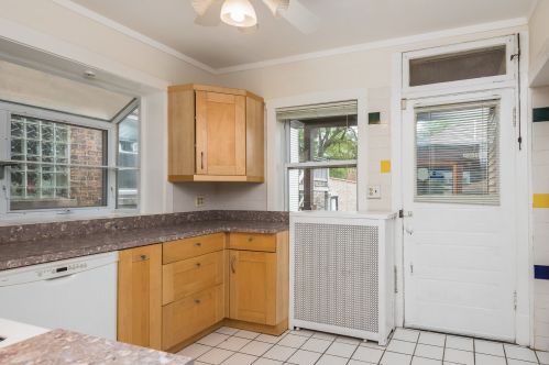 6645 Campbell Ave, Chicago IL 60645-5018 exterior