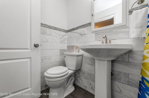 13 Pelican Dr, Berkeley Township NJ 08721-1654 exterior