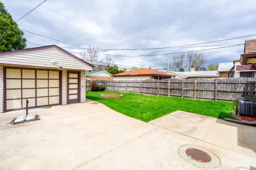 9008 Sacramento, Chicago IL 60805-1332 exterior