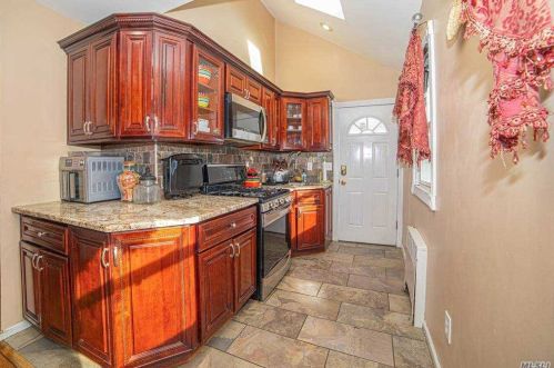 227 Kellum St, Babylon, NY 11704-5021