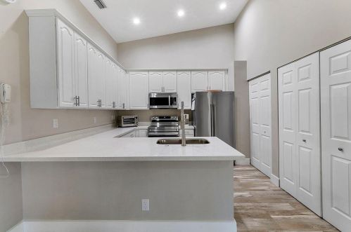 8362 Logia Cir, Boynton Beach FL 33472-7113 exterior