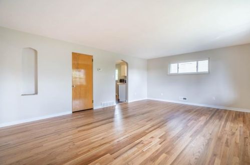 1261 Dickens St, Pittsburgh, PA 15220-4716