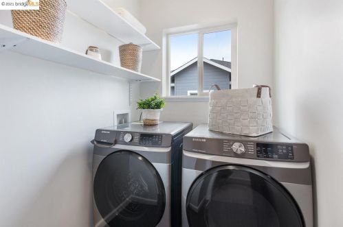 2325 8 St, Berkeley CA 94710-2311 exterior