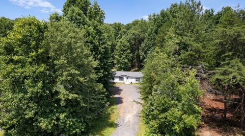 3270 Joe Parker Rd, Gainesville GA 30507-7993 exterior