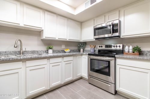 9022 5th St, Tucson AZ  85710-3044 exterior