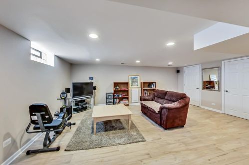 8236 Berwyn Ave, Chicago IL 60656-1455 exterior