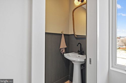 1613 2nd St, Philadelphia PA 19122 exterior