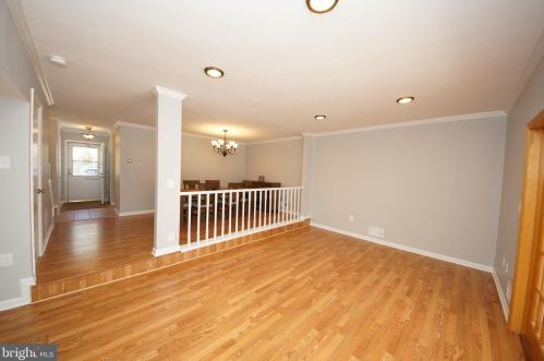 25 Jasmine Ct, Trenton NJ 08648-4808 exterior