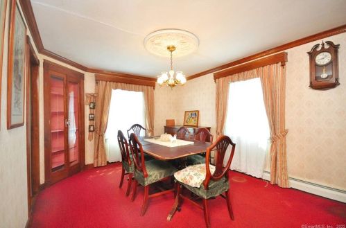 132 Walker St, Manchester CT 06040-4329 exterior