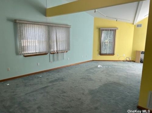 7 Croydon Ct, Huntington Station NY 11746-6143 exterior