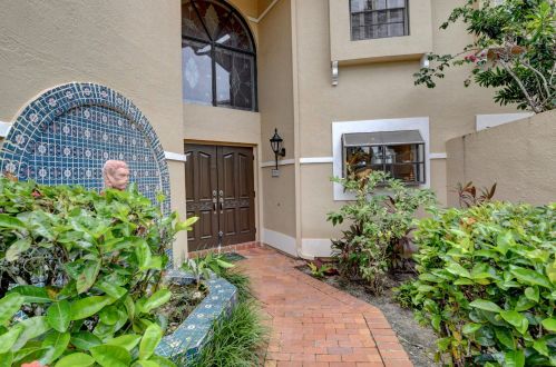 22536 Caravelle Cir, Boca Raton, FL 33433-5909