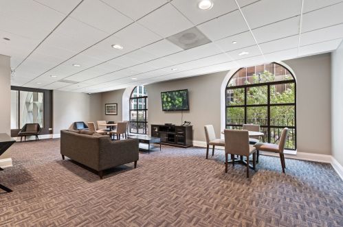 630 State St, Chicago IL 60605-1807 exterior