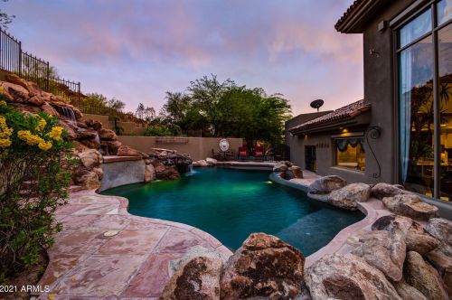 13841 Cyn Dr, Phoenix AZ 85016-2403 exterior