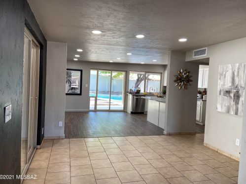 8542 Calle Bolivar, Tucson AZ  85715-5409 exterior