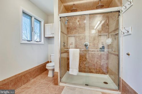 1904 Dundee Rd, Rockville MD 20850-3135 exterior